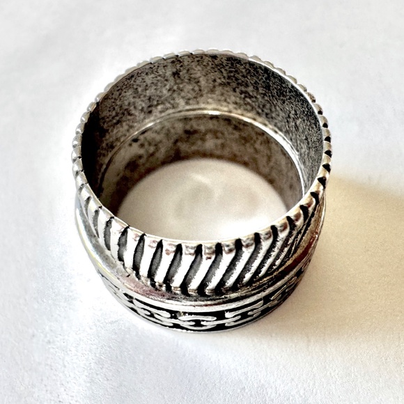 Set of 2 Rings, Size 6 1/2, Vintage Stacking Rings, Silver, Black - Picture 12 of 13